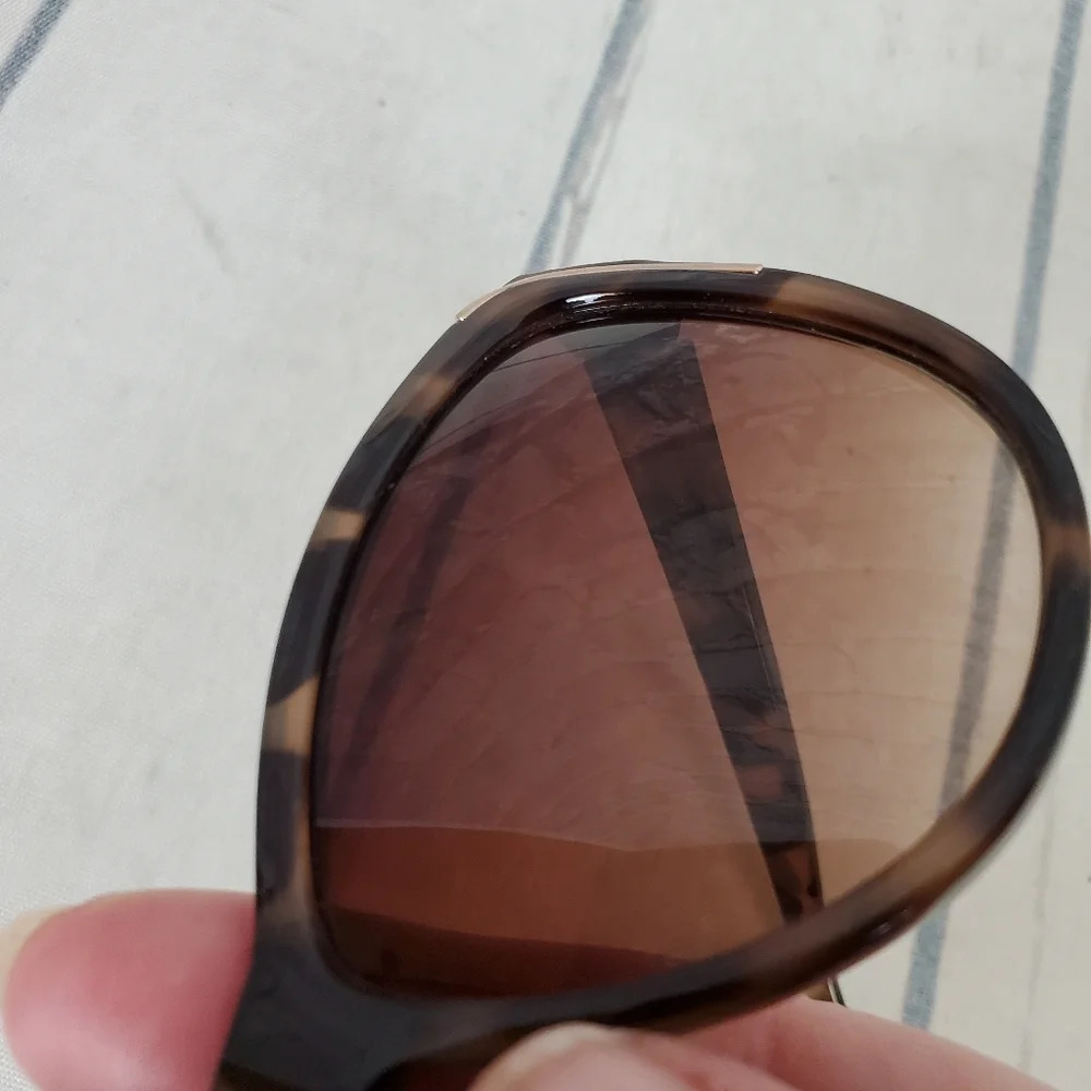 Kenneth Cole Reaction Brown Tortoise Shell Sunglasses - Picture 13 of 14